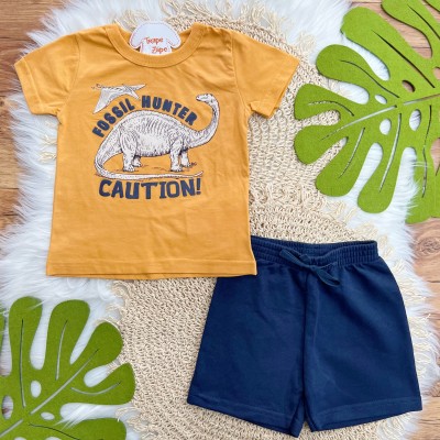 Conj. Camiseta Fossil Hunter e Bermuda - Mostarda e Marinho